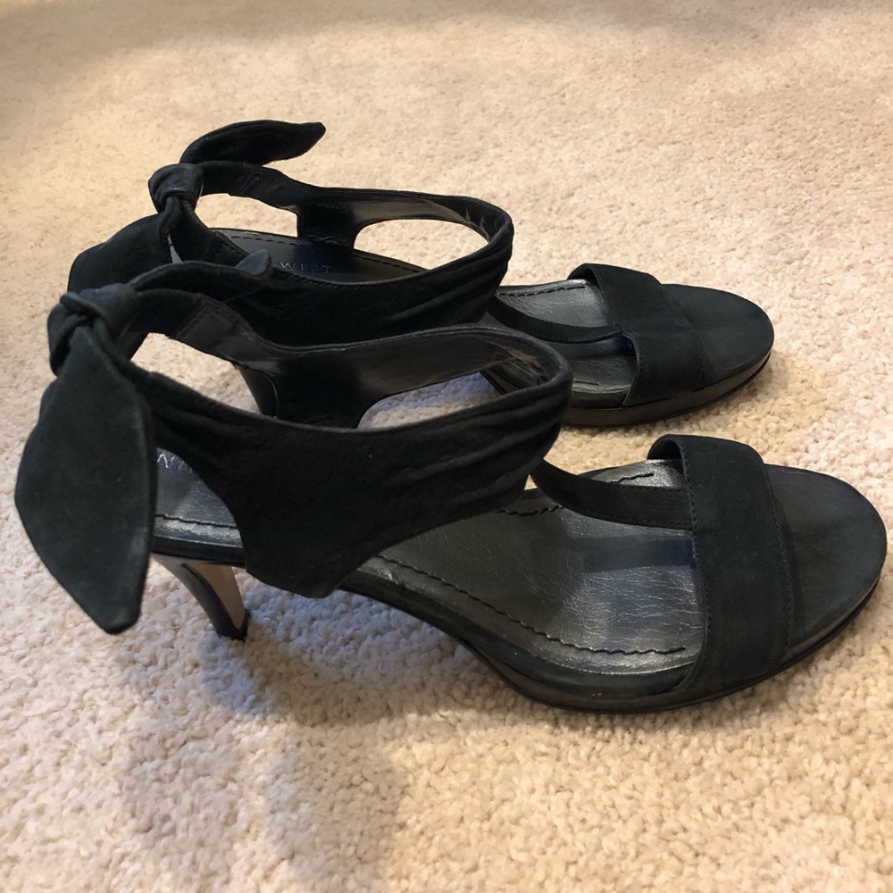 Nine West black leather bow heel 🎀